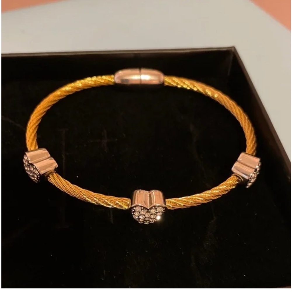 Heart bracelet- costume jewelry